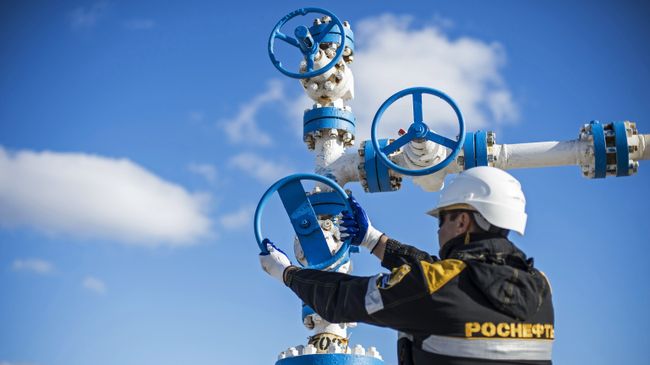 Добыча нефти. Архивное фото Добыча нефти. Архивное фото