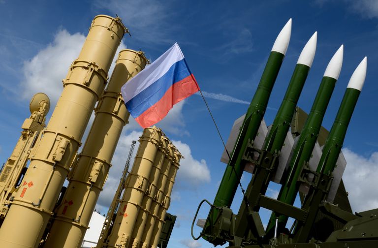 Зенитная ракетная система Антей-2500 и зенитный ракетный комплекс Бук-М2Э на экспозиции Международного военно-технического форума АРМИЯ-2016