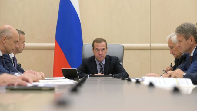 Дмитрий Медведев на совещании о расходах бюджета в части агропромышленного и рыбохозяйственного комплексов. 6 сентября 2016 Дмитрий Медведев на совещании о расходах бюджета в части агропромышленного и рыбохозяйственного комплексов. 6 сентября 2016