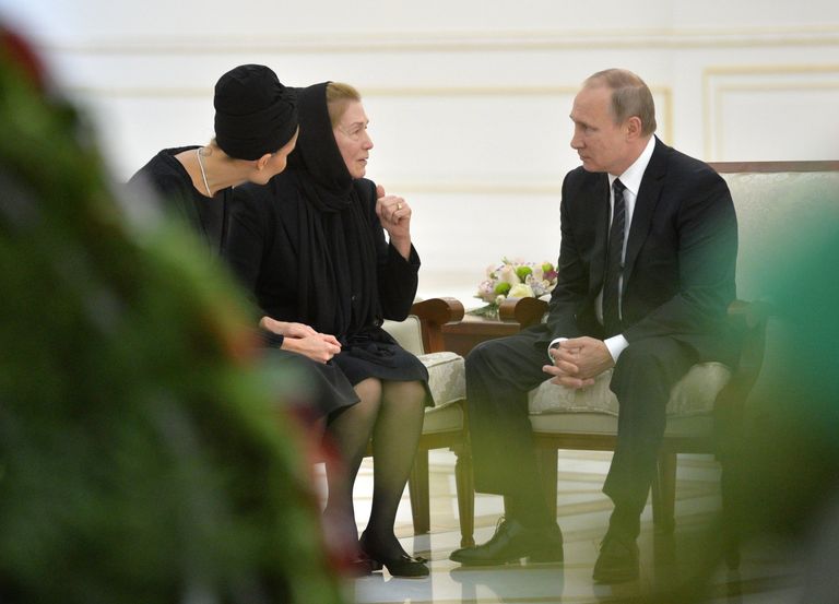 Президент РФ Владимир Путин выражает соболезнования вдове президента Узбекистана Татьяне Каримовой и его младшей дочери Лоле Каримовой-Тилляевой 