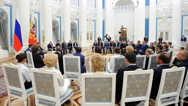 Президент РФ В. Путин встретился с фракцией Единая Россия и экспертами Президент РФ В. Путин встретился с фракцией Единая Россия и экспертами