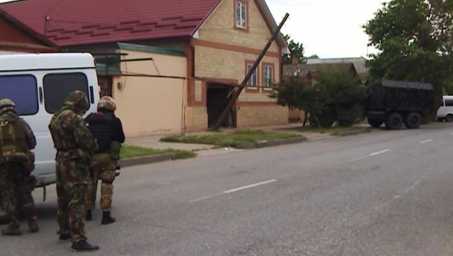 Контртеррористическая операция в Избербаше. Кадр из видео. Архивное фото Контртеррористическая операция в Избербаше. Кадр из видео. Архивное фото