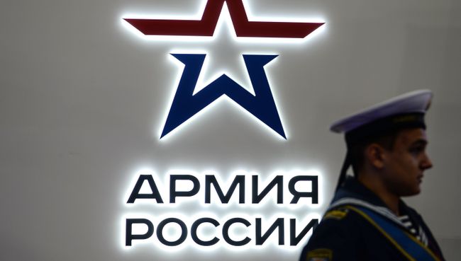 Посетитель на Международном военно-техническом форуме АРМИЯ-2016 Посетитель на Международном военно-техническом форуме АРМИЯ-2016