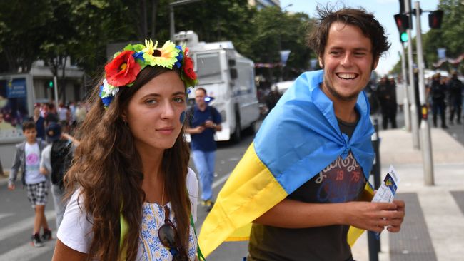 Украинские болельщики перед матчем группового этапа чемпионата Европы по футболу - 2016 между сборными командами Украины и Польши