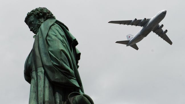 Самолет АН-124-100 Руслан во время репетиции воздушной части военного парада в Москве в ознаменование 70-летия Победы в Великой Отечественной войне 1941-1945 годов Самолет АН-124-100 Руслан во время репетиции воздушной части военного парада в Москве в ознаменование 70-летия Победы в Великой Отечественной войне 1941-1945 годов