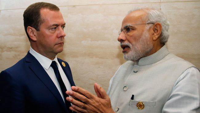 Председатель правительства РФ Дмитрий Медведев и премьер-министр Индии Нарендра Моди после заседания 11-го Восточноазиатского саммита (ВАС). 8 сентября 2016 Председатель правительства РФ Дмитрий Медведев и премьер-министр Индии Нарендра Моди после заседания 11-го Восточноазиатского саммита (ВАС). 8 сентября 2016