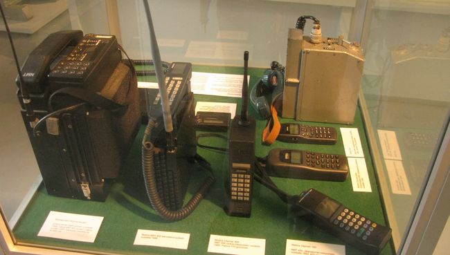 Телефоны Nokia Mobira в Техническом музее Хельсинки Телефоны Nokia Mobira в Техническом музее Хельсинки