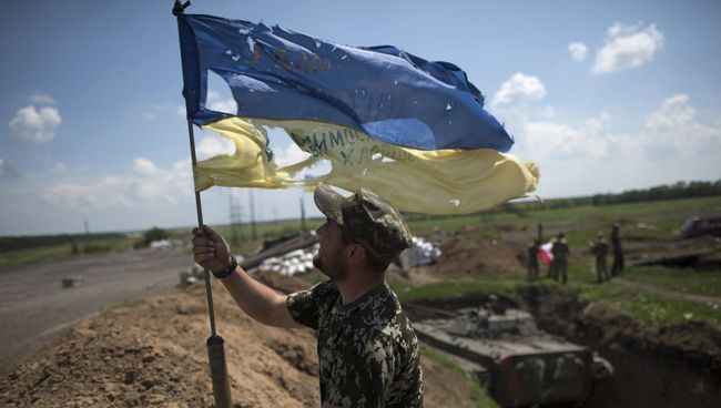 Украинский военный в Марьинке. Архивное фото Украинский военный в Марьинке. Архивное фото