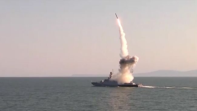 Пуски ракет Калибр с кораблей Каспийской флотилии на учениях Кавказ-2016 Пуски ракет Калибр с кораблей Каспийской флотилии на учениях Кавказ-2016