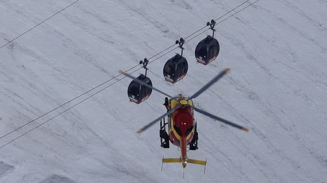 Вертолет EC-135 французских спасателей на горе Монблан. Архивное фото Вертолет EC-135 французских спасателей на горе Монблан. Архивное фото