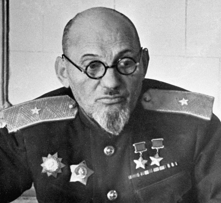 Герой Советского Союза, заместитель Председателя Президиума Верховного Совета Украинской ССР Сидор Артемьевич Ковпак 