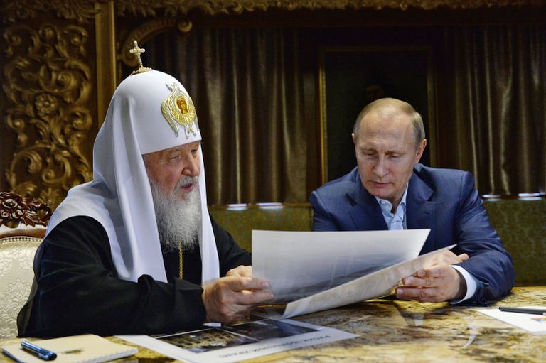 Патриарх Московский и Всея Руси Кирилл и президент России Владимир Путин во время беседы в библиотеке Свято-Пантелеймонова монастыря на Святой горе Афон Патриарх Московский и Всея Руси Кирилл и президент России Владимир Путин во время беседы в библиотеке Свято-Пантелеймонова монастыря на Святой горе Афон