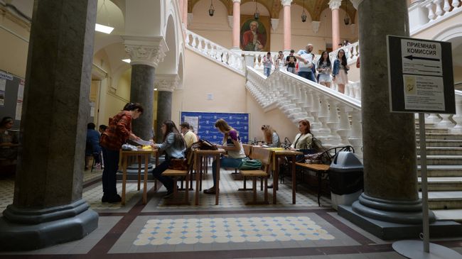 Абитуриентка в Московском Государственном Университете имени М.В. Ломоносов