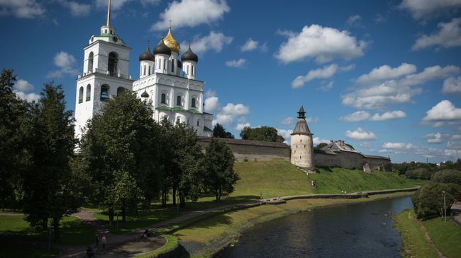Свято-Троицкий кафедральный собор Псковского Кремля в Пскове Свято-Троицкий кафедральный собор Псковского Кремля в Пскове
