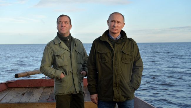 Президент РФ В. Путин и премьер-министр РФ Д.Медведев посетили остров Липно в Новгородской области Президент РФ В. Путин и премьер-министр РФ Д.Медведев посетили остров Липно в Новгородской области