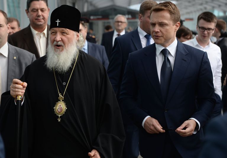 Патриарх Московский и всея Руси Кирилл и заместитель мэра Москвы по вопросам транспорта и развития дорожно-транспортной инфраструктуры города Москвы Максим Ликсутов на церемонии официального запуска пассажирского движения по Московскому центральному кольцу Патриарх Московский и всея Руси Кирилл и заместитель мэра Москвы по вопросам транспорта и развития дорожно-транспортной инфраструктуры города Москвы Максим Ликсутов на церемонии официального запуска пассажирского движения по Московскому центральному кольцу