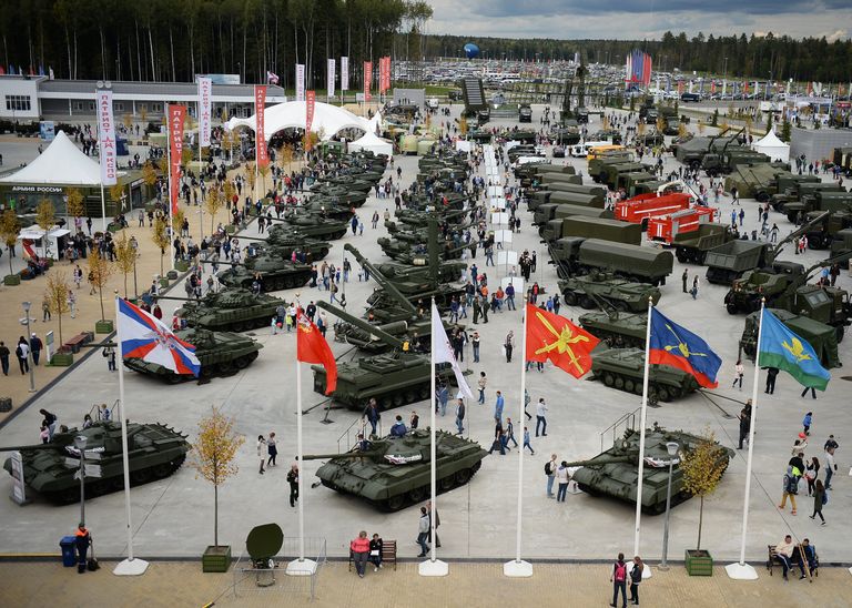 Международный военно-технический форум Армия-2016 на полигоне Алабино