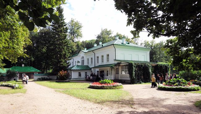 Усадебный дом на территории Государственного мемориального и природного заповедника Музей-усадьба Л.Н. Толстого Ясная Поляна Усадебный дом на территории Государственного мемориального и природного заповедника Музей-усадьба Л.Н. Толстого Ясная Поляна