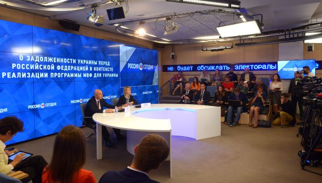 Министр финансов РФ Антон Силуанов во время брифинга О задолженности Украины перед Российской Федерацией в контексте реализации программы МВФ для Украины в Международном мультимедийном пресс-центре МИА Россия сегодня. 12 сентября 2016 Министр финансов РФ Антон Силуанов во время брифинга О задолженности Украины перед Российской Федерацией в контексте реализации программы МВФ для Украины в Международном мультимедийном пресс-центре МИА Россия сегодня. 12 сентября 2016