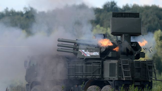 Зенитный ракетно-пушечный комплекс 96К6 Панцирь-С1 во время показательных учений. Архивное фото