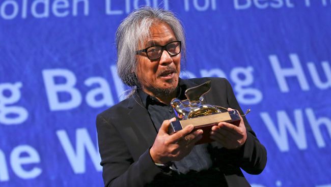 Филиппинский режиссер Лав Диас с Золотым львом Веницианского кинофестиваля за фильм Женщина, которая ушла. 10 сентября 2016 Филиппинский режиссер Лав Диас с Золотым львом Веницианского кинофестиваля за фильм Женщина, которая ушла. 10 сентября 2016