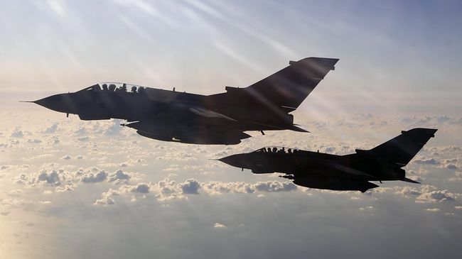 Истребители Королевских ВВС Великобритании Tornado GR4 во время военной операции в Ливии. Март 2011
