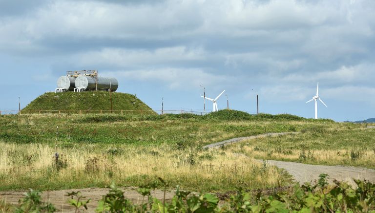 Ветряная электростанция на южной окраине острова Кунашир Большой Курильской гряды Ветряная электростанция на южной окраине острова Кунашир Большой Курильской гряды