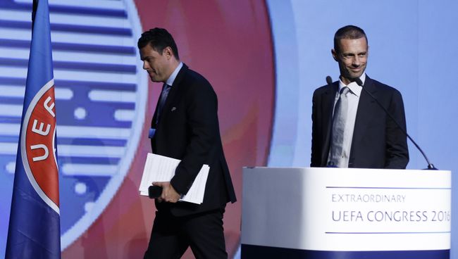 Вновь избранный президент UEFA Александер Чеферин на конгрессе в Афинах. 14 сентября 2016 Вновь избранный президент UEFA Александер Чеферин на конгрессе в Афинах. 14 сентября 2016