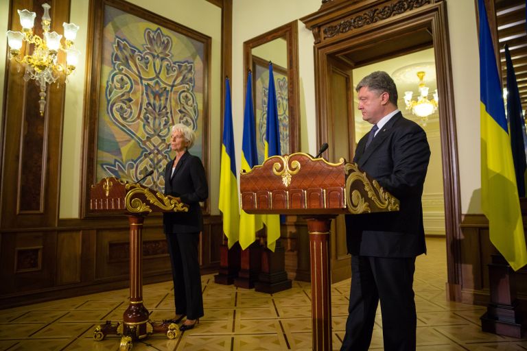 Президент Украины Петр Порошенко на пресс-конференции по итогам переговоров с директором-распорядителем МВФ Кристин Лагард в Киеве. Сентябрь 2015 года 