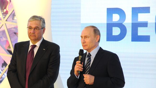Президент России Владимир Путин и генеральный директор ВГТРК Олег Добродеев в Сочи Президент России Владимир Путин и генеральный директор ВГТРК Олег Добродеев в Сочи