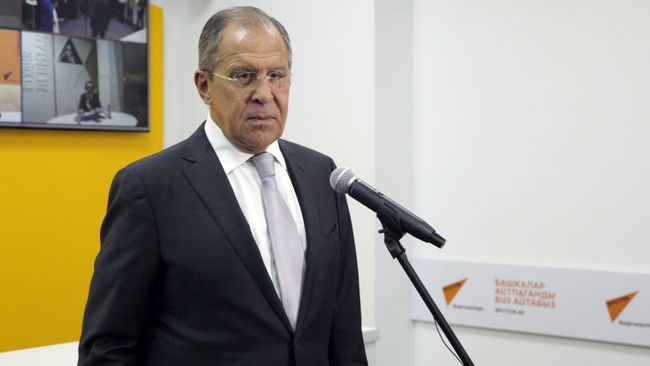 Сергей Лавров на церемонии открытия редакционного центра Sputnik Кыргызстан в Бишкеке Сергей Лавров на церемонии открытия редакционного центра Sputnik Кыргызстан в Бишкеке