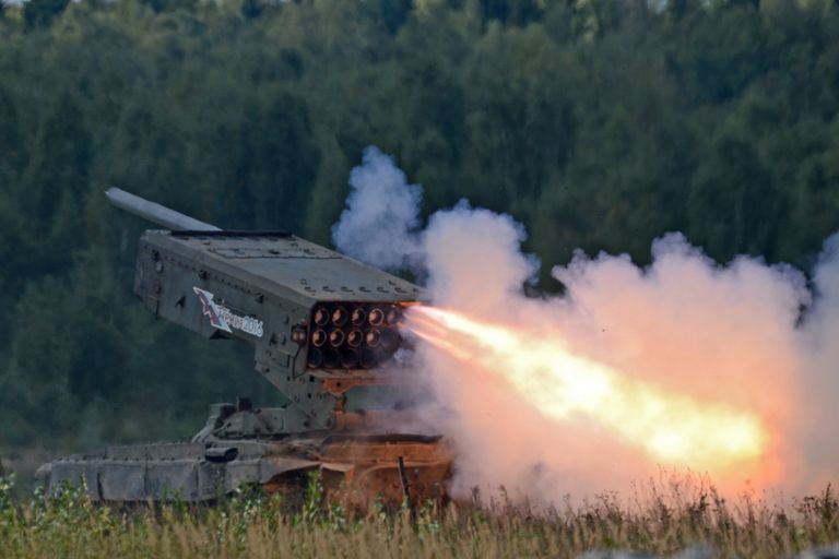 Тяжёлая огнемётная система залпового огня на базе танка Т-72 ТОС-1 Буратино Тяжёлая огнемётная система залпового огня на базе танка Т-72 ТОС-1 Буратино