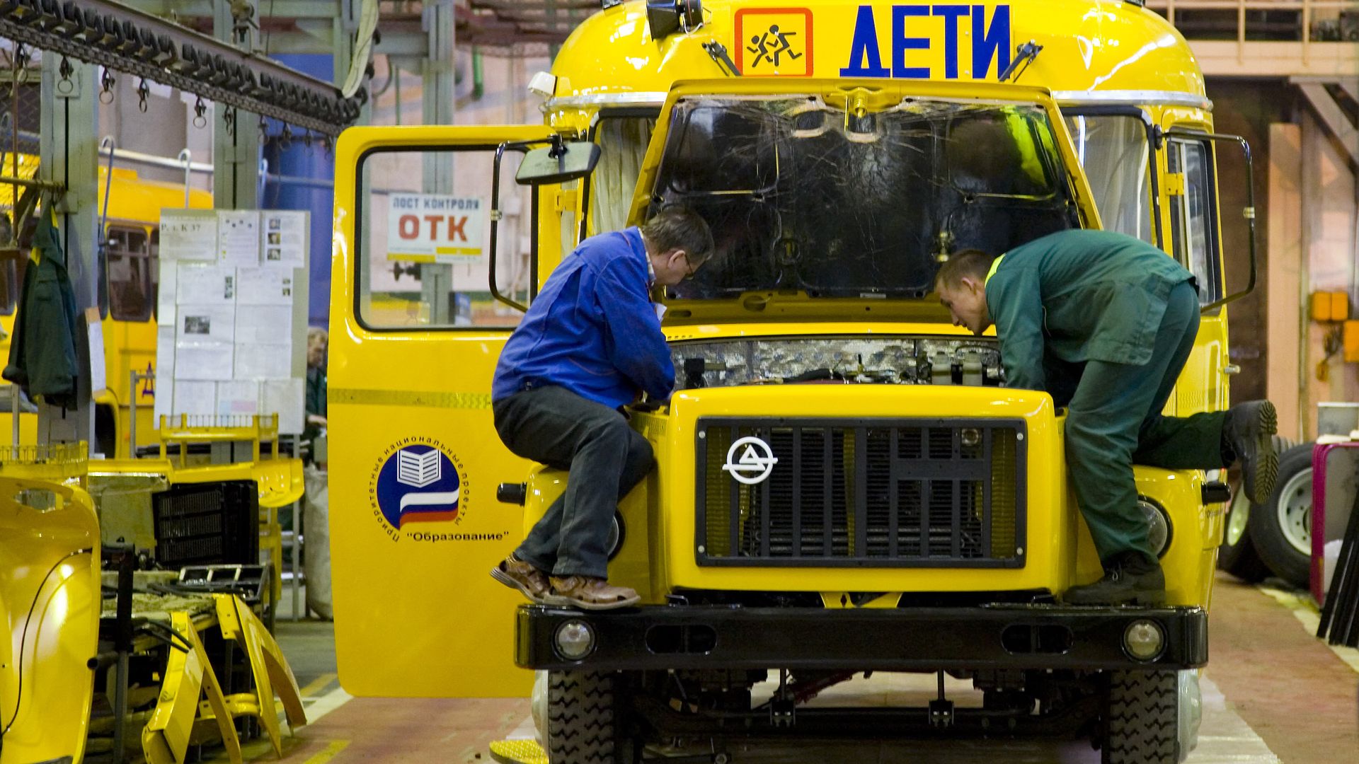 Сборка автобусов для перевозки детей Сборка автобусов для перевозки детей - РИА Новости, 1920, 06.09.2021