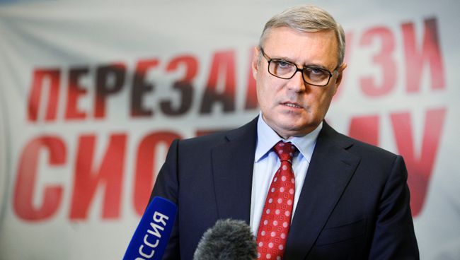 Председатель Партии народной свободы (ПАРНАС) Михаил Касьянов на пресс-конференции по итогам выборов в Государственную Думу РФ Председатель Партии народной свободы (ПАРНАС) Михаил Касьянов на пресс-конференции по итогам выборов в Государственную Думу РФ