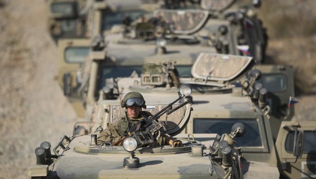 Военнослужащий во время международных антитеррористических учений ШОС Мирная миссия-2016 Военнослужащий во время международных антитеррористических учений ШОС Мирная миссия-2016