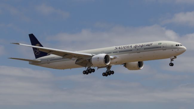 Самолет Boeing-777-200 авиакомпании Saudi Arabian Airlines Самолет Boeing-777-200 авиакомпании Saudi Arabian Airlines