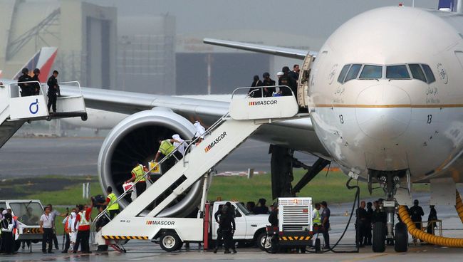 Самолет авиакомпании Saudia Airlines в аэропорту Манилы. 20 сентября 2016 Самолет авиакомпании Saudia Airlines в аэропорту Манилы. 20 сентября 2016
