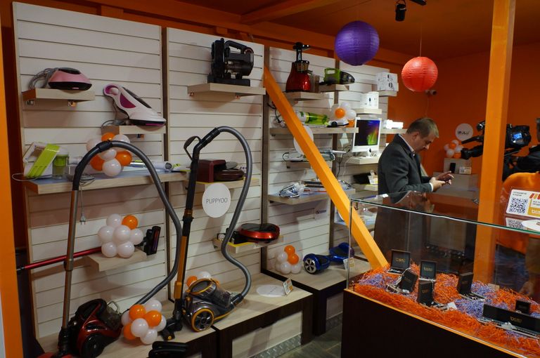 Первый в мире шоурум компании AliExpress, открывшийся на Ленинградском вокзале в Москве Первый в мире шоурум компании AliExpress, открывшийся на Ленинградском вокзале в Москве