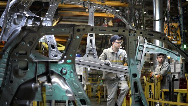 Производственная линия на московском заводе Renault Производственная линия на московском заводе Renault