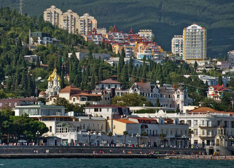 Вид на Ялту со стороны Черного моря Вид на Ялту со стороны Черного моря