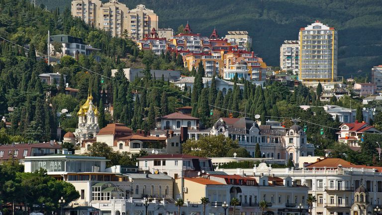 Вид на Ялту со стороны Черного моря Вид на Ялту со стороны Черного моря