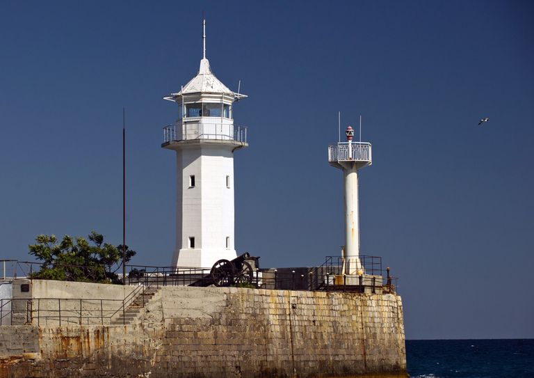 Маяк морского торгового порта в Ялте Маяк морского торгового порта в Ялте
