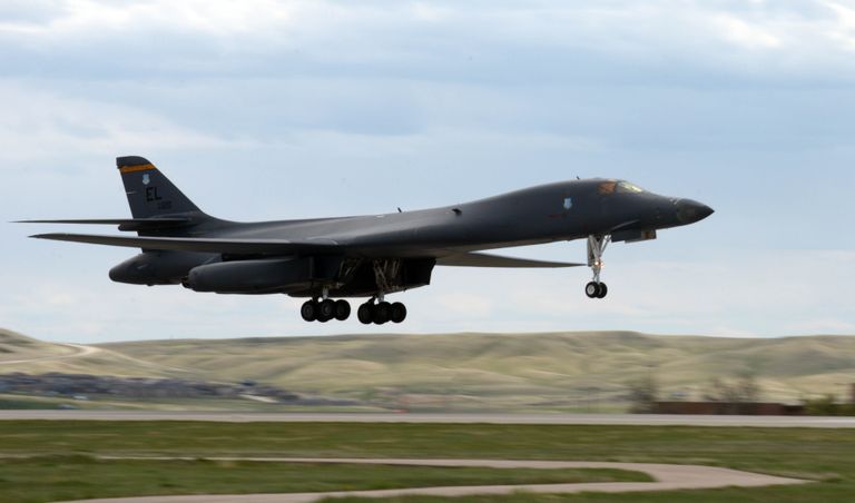 Стратегический бомбардировщик ВВС США B-1B Lancer