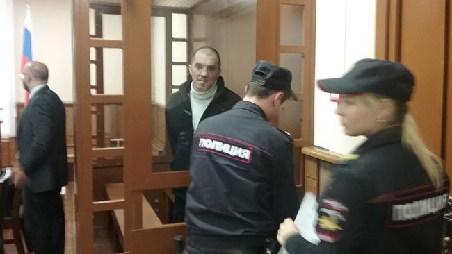 Сын актрисы Александры Завьяловой, обвиняемый в ее убийстве, в Выборгском районном суде Санкт-Петербурга. 21 сентября 2016