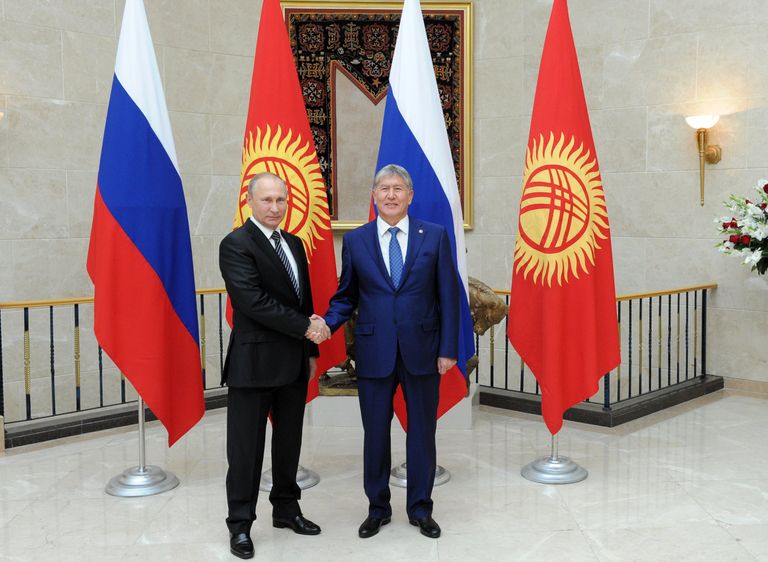 Президент РФ Владимир Путин во время встречи с президентом Киргизии Алмазбеком Атамбаевым в Бишкеке. 2016 год 