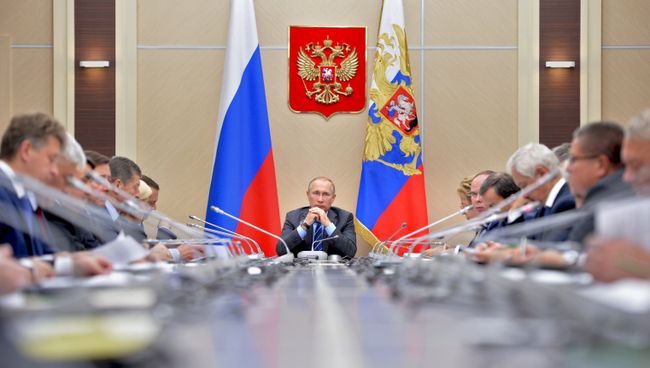 Президент РФ Владимир Путин проводит заседание Совета при президенте РФ по стратегическому развитию и приоритетным проектам в резиденции Ново-Огарево. 21 сентября 2016