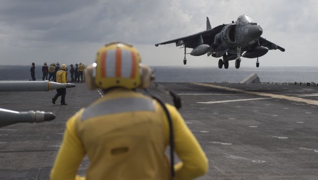 Штурмовик ВВС США McDonnell Douglas AV-8B Harrier II. Архивное фото