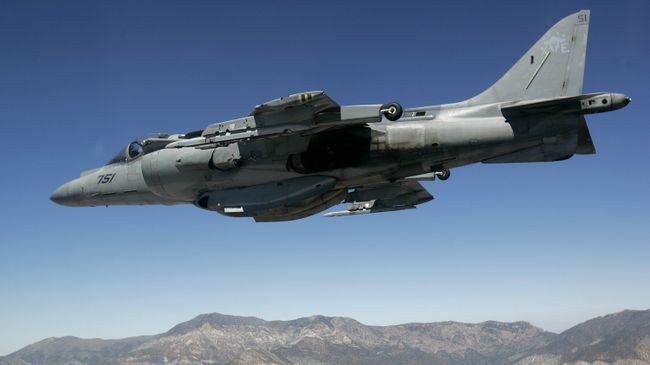 Самолет AV-8B Harrier. Архивное фото Самолет AV-8B Harrier. Архивное фото