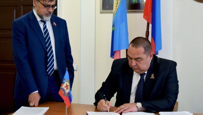 Подписание главой ЛНР Игорем Плотницким рамочного решения по отводу сил и средств Подписание главой ЛНР Игорем Плотницким рамочного решения по отводу сил и средств