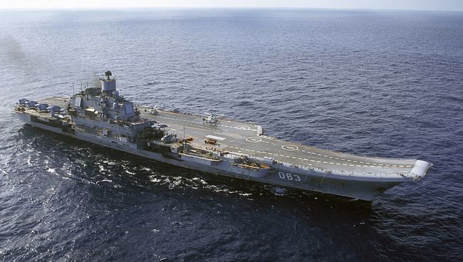 Тяжелый авианесущий крейсер Адмирал Кузнецов. Архивное фото Тяжелый авианесущий крейсер Адмирал Кузнецов. Архивное фото